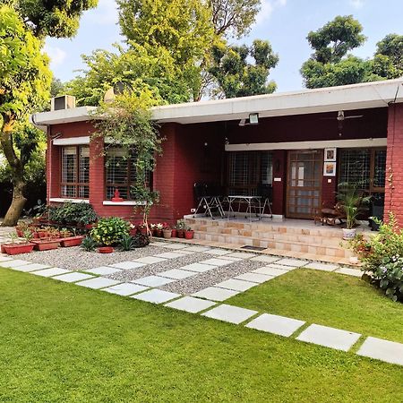 דהראדון Saffronstays Doon Garden Villa - Near Doon School And Mall Road מראה חיצוני תמונה