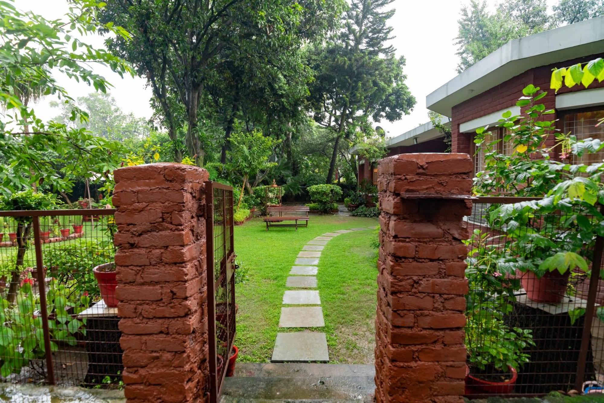 דהראדון Saffronstays Doon Garden Villa - Near Doon School And Mall Road מראה חיצוני תמונה