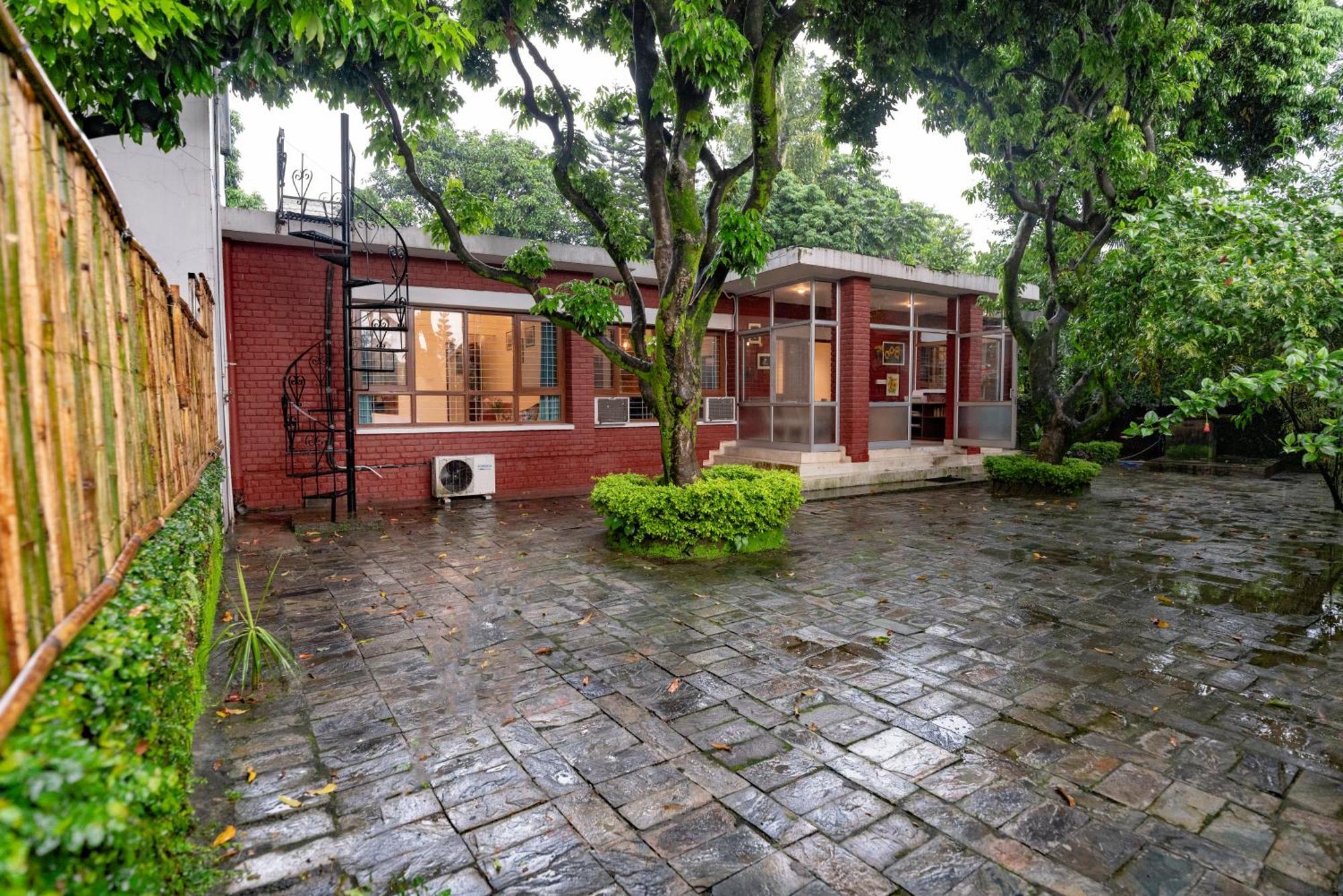דהראדון Saffronstays Doon Garden Villa - Near Doon School And Mall Road מראה חיצוני תמונה