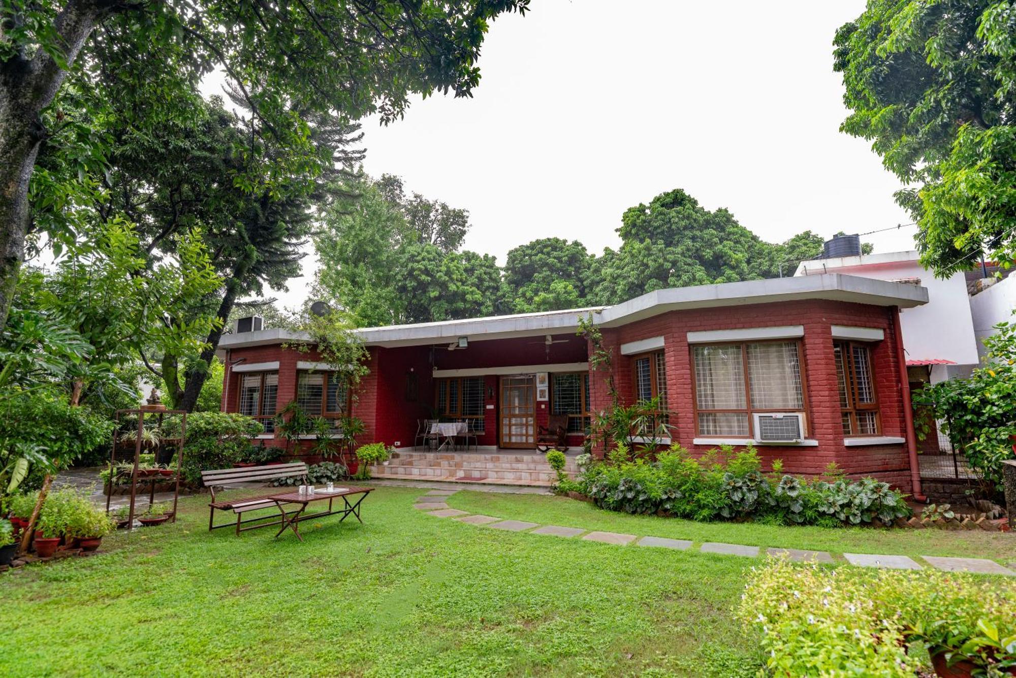 דהראדון Saffronstays Doon Garden Villa - Near Doon School And Mall Road מראה חיצוני תמונה