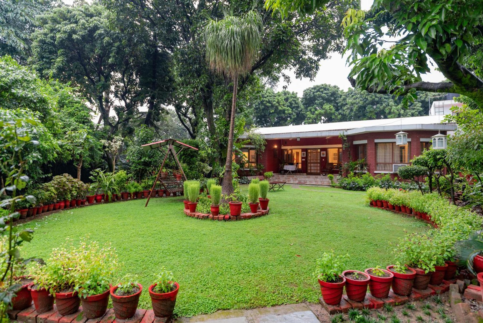 דהראדון Saffronstays Doon Garden Villa - Near Doon School And Mall Road מראה חיצוני תמונה